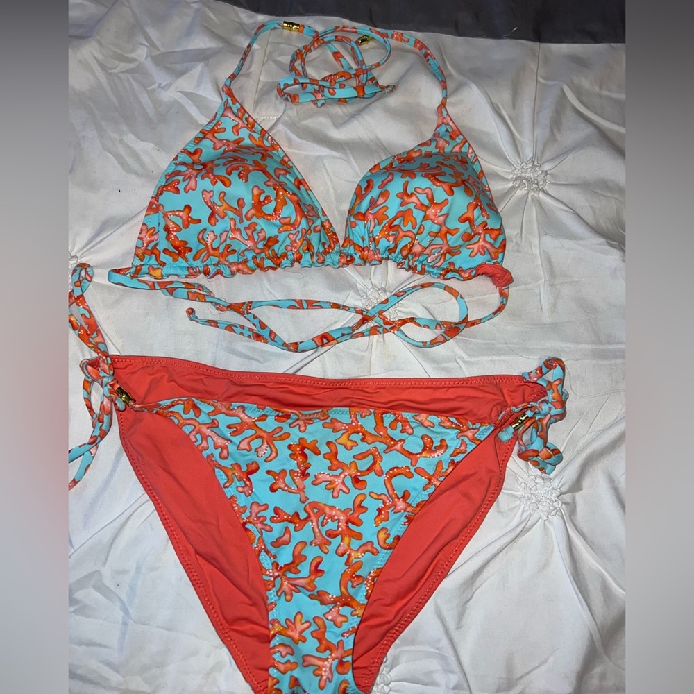 Tommy Bahama reversible string bikini. 2 suits in 1!